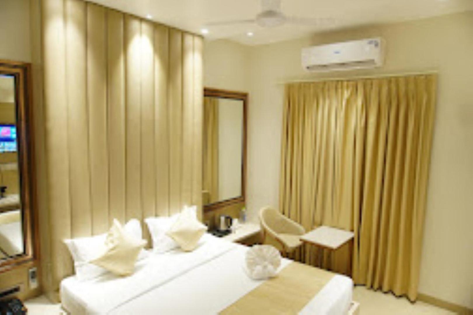Red Orchid Hotel Kānpur Exterior foto